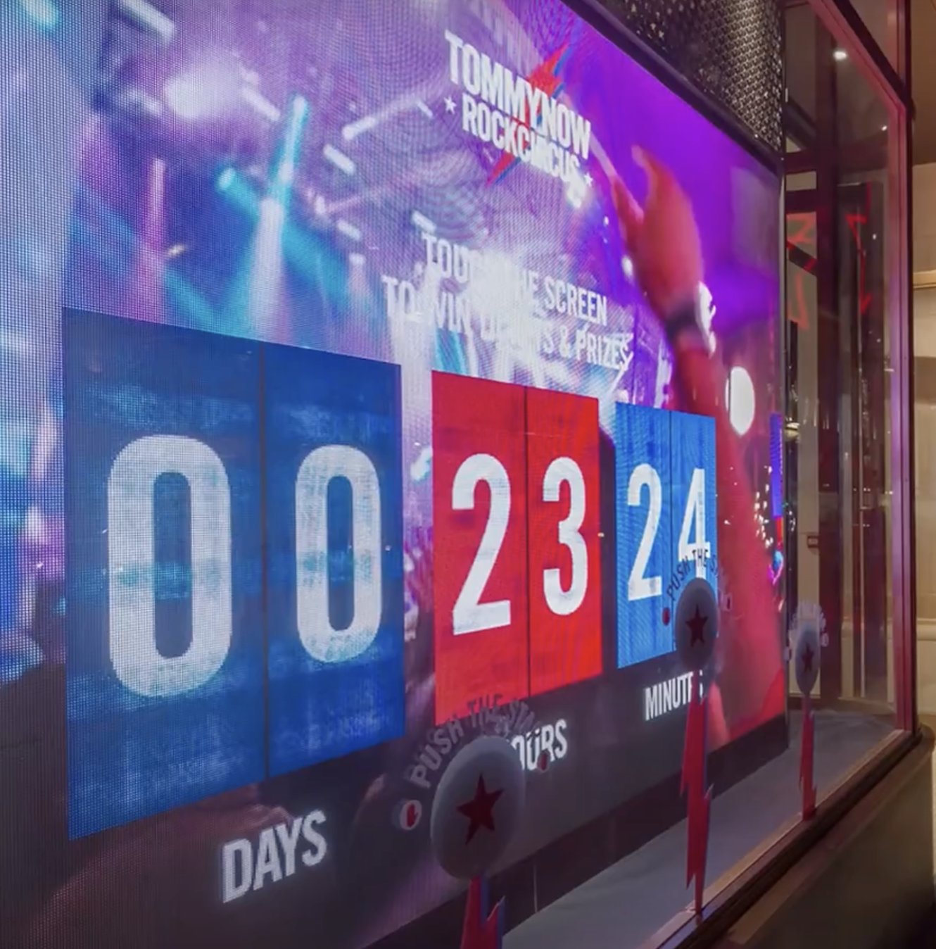 Tommy Hilfiger: interactive countdown in a London shop window